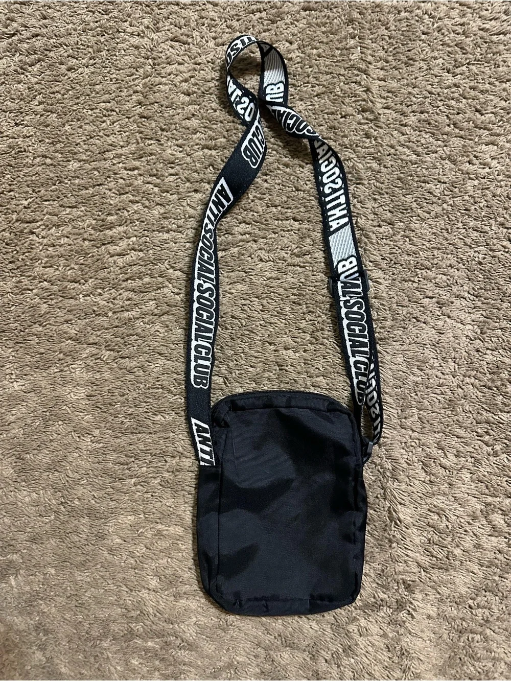 Anti social social club “triple black” crossby bag 00s